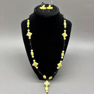 Vintage Yellow Serpentine Stone Bead Necklace Earrings Set Black Glass Artisan